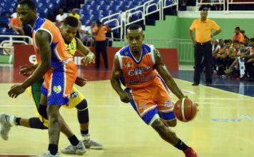 Huellas del Siglo vence a San Carlos y sube al segundo lugar del Grupo A en el basket distrital