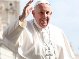 Papa Francisco: «La Iglesia es una familia que acoge, no una secta exclusiva»
