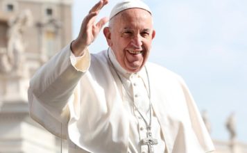 Papa Francisco: «La Iglesia es una familia que acoge, no una secta exclusiva»