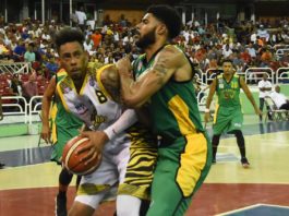 Trey Gilder conduce al club Rafael Barias a cuarta victoria en el basket distrital