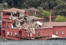 VIDEOS: Un buque de 200 metros se estrella contra una mansión histórica en Estambul