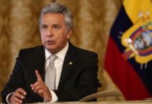 Presidente de Ecuador cancela mil funcionarios públicos, elimina cinco ministerios, 33 instituciones y 50 % de los asesores