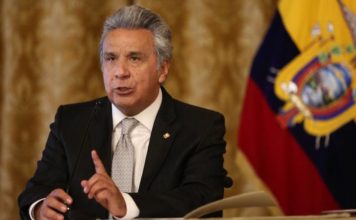 Presidente de Ecuador cancela mil funcionarios públicos, elimina cinco ministerios, 33 instituciones y 50 % de los asesores