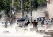 Ataques en Afganistán dejan casi 40 muertos, entre ellos niños y periodistas