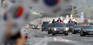 El presidente surcoreano llega al punto de encuentro con Kim Jong-un