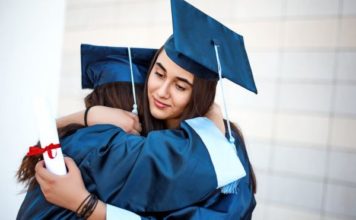 «La universidad es una pérdida de dinero y tiempo»: la polémica afirmación de Bryan Caplan, profesor universitario de Economía en Estados Unidos