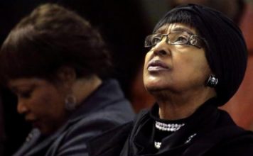 Muere Winnie Mandela, activista contra el «apartheid» y segunda esposa del expresidente de Sudáfrica