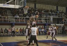 Correcaminos aplastan a Tiburones y pasan a la final de basket barrial SFM