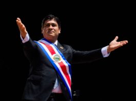 Carlos Alvarado jura como presidente de Costa Rica