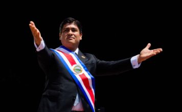 Carlos Alvarado jura como presidente de Costa Rica
