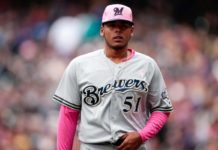 Freddy Peralta poncha a 13 en su debut e implanta récord para pitchers latinos