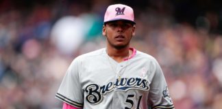 Freddy Peralta poncha a 13 en su debut e implanta récord para pitchers latinos