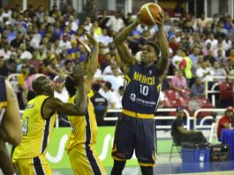 Mauricio Báez derrota al Barias en inicio de serie final del basket distrital
