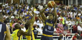 Mauricio Báez derrota al Barias en inicio de serie final del basket distrital