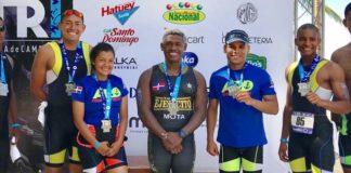 Guardiamarinas De los Santos y Urriola conquistan el triatlón de Casa de Campo