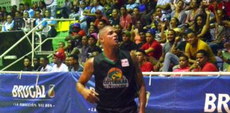 Rafael Crisóstomo guía a las Cotorras del Gustavo en la final del baloncesto de Puerto Plata