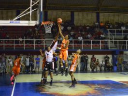 Santa Ana pica delante en la final del basket barrial de SFM