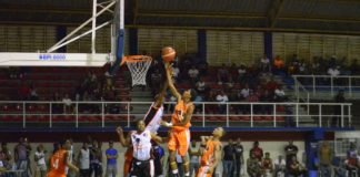 Santa Ana pica delante en la final del basket barrial de SFM