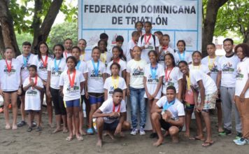 Alonzo Acevedo y Camila Romero se imponen en acuatlón para novatos en Palenque