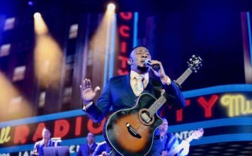 Anthony Santos triunfa en Radio City Music Hall con su concierto «La historia de mi vida»