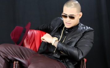 Carlitos Wey: “He madurado como intérprete solista del género y eso me ha asegurado el éxito de mi carrera»