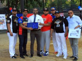 Liga De Softbol Francomacorisana inicia por todo lo alto
