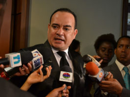 Abogados impugnan impuesto de 350 pesos a documentos notariales