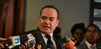 Abogados impugnan impuesto de 350 pesos a documentos notariales