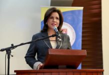 Vicepresidenta Cedeño afirma que las tentaciones hacen difícil el servicio público correcto