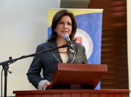 Vicepresidenta Cedeño afirma que las tentaciones hacen difícil el servicio público correcto