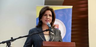 Vicepresidenta Cedeño afirma que las tentaciones hacen difícil el servicio público correcto