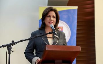 Vicepresidenta Cedeño afirma que las tentaciones hacen difícil el servicio público correcto