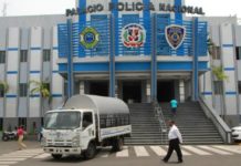 Un delincuente muerto y dos oficiales heridos durante enfrentamiento con banda asalta bancos