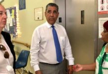 Congresista Adriano Espaillat realiza exitoso tour por edificios de NYCHA