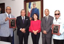 Consulado dominicano y ACROARTE en Nueva York reconocen trayectoria de medio siglo de dos comunicadores