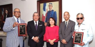Consulado dominicano y ACROARTE en Nueva York reconocen trayectoria de medio siglo de dos comunicadores