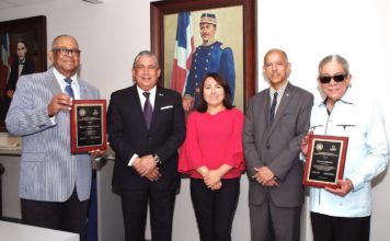 Consulado dominicano y ACROARTE en Nueva York reconocen trayectoria de medio siglo de dos comunicadores