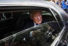 El exchófer de Trump le demanda para que le pague las horas extras