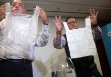 Empresa chilena crea bolsas de plástico solubles en agua que no contaminan el medioambiente