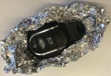 ¿Por qué recomiendan envolver las llaves del auto en papel de aluminio?