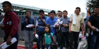 EE.UU. deja a más de 700 niños sin reunir con sus padres inmigrantes