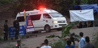 Rescatan 6 de los 12 menores atrapados en cueva de Tailandia