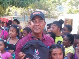 Obras Públicas entrega útiles escolares en Barahona