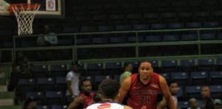 Gelvis Solano ayuda a los Reales a empatar con los Indios