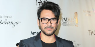 Beto Cuevas viste con nuevos sonidos sus éxitos más trascendentales