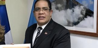 Ciudadana de Guatemala acusa de maltrato a embajador dominicano en ese país, el funcionario niega imputaciones