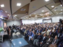 Miles asisten a puesta en circulación del libro: «Años de avance. Escritos de Teoría y Acción», de Leonel Fernández