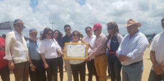 En apertura del XVIII Torneo de Softball Río Verde Cutupú reconocen a la familia Cabrera López