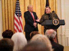 ‘Habla inglés perfecto’: el comentario racial de Trump a un agente fronterizo