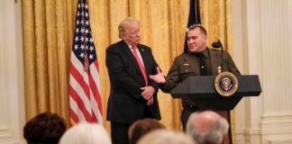 ‘Habla inglés perfecto’: el comentario racial de Trump a un agente fronterizo